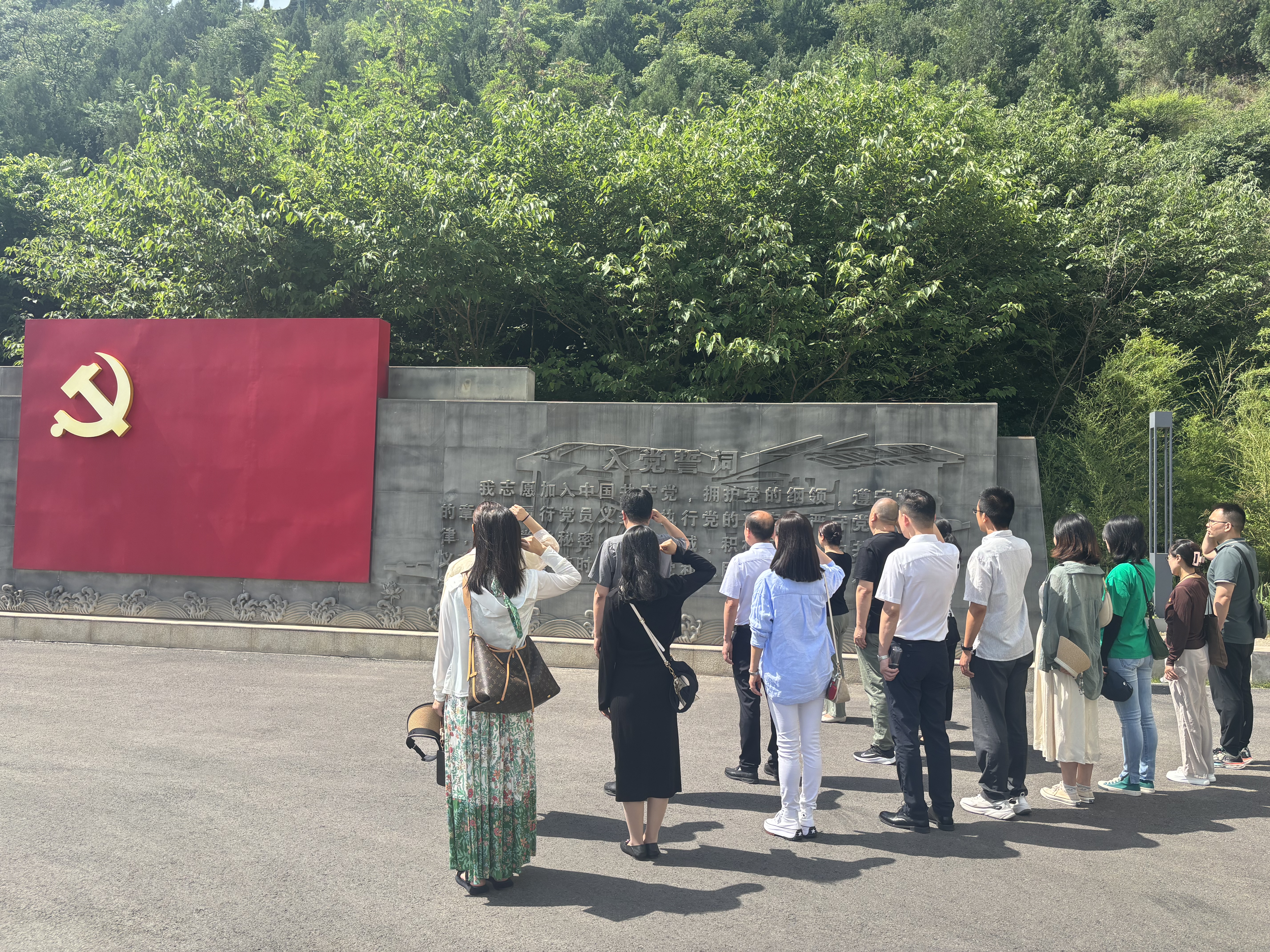 “严守党规党纪 牢记初心使命”——走进秦岭违建警示教育中心